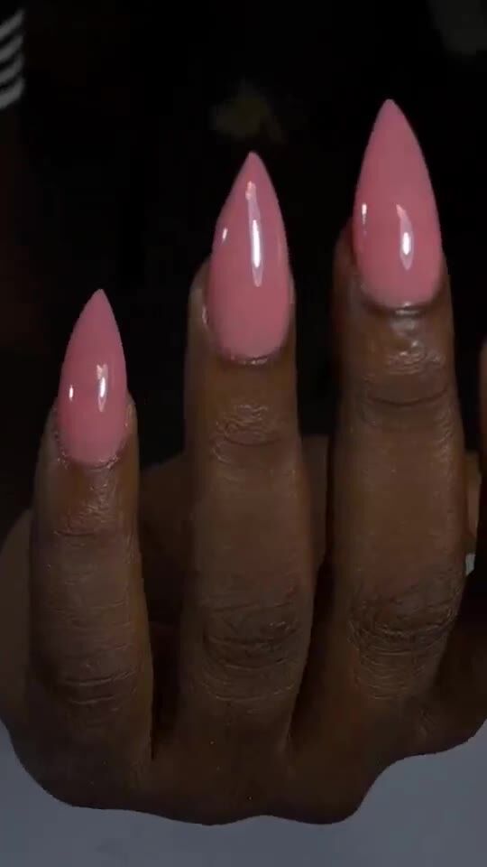 Alongamento stiletto rosa